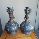 Paar feine Champlevé-Vasen mit Lotosdekor teils in Silber und Kupfer gearbeitet - Foto 5