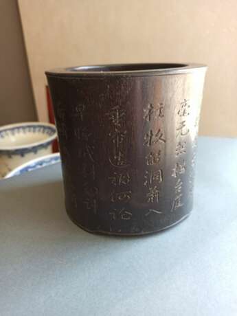 Pinselbecher aus Zitan mit Inschrift eines Gedichts von Qian Zhangming - Foto 4