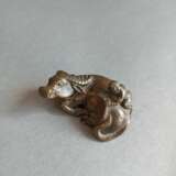 Zwei Papiergewichte (Schildkröte & Büffel) und ein Qilin aus Bronze mit Silbereinlagen - Foto 7