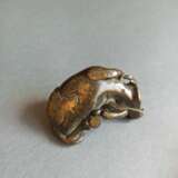 Zwei Papiergewichte (Schildkröte & Büffel) und ein Qilin aus Bronze mit Silbereinlagen - photo 9