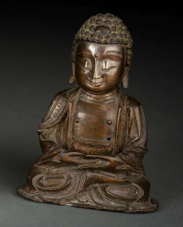 Bronze des Buddha Shakyamuni im Meditationssitz, die Hände über den Füßen haltend - фото 1