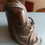Bronze des Buddha Shakyamuni im Meditationssitz, die Hände über den Füßen haltend - Foto 7