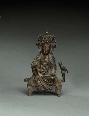 Bronze des Guanyin auf einem Podest sitzend - фото 1