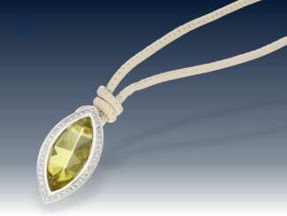 Kette/Anhänger: weißgoldener, äußerst dekorativer Designer-Goldschmiedeanhänger mit großem Lemon-Citrin und feinen Brillanten