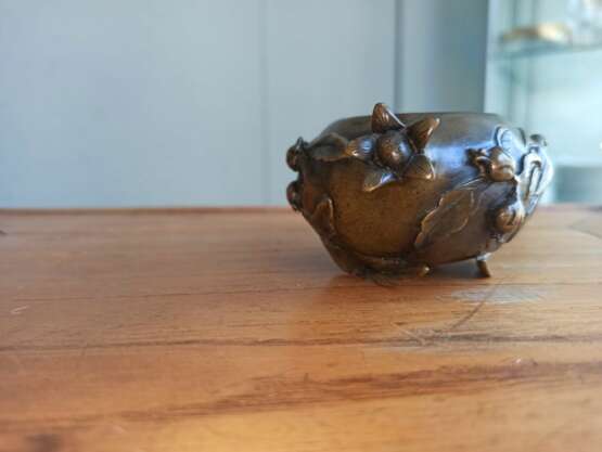 Weihrauchbrenner aus Bronze in Form eines Granatapfels mit Granatapfel-Vogeldekor in Relief - photo 5