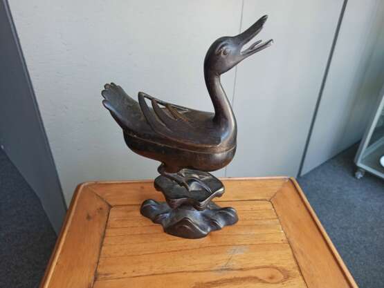 Weihrauchbrenner in Form einer Ente aus partiell feuervergoldeter Bronze - фото 6
