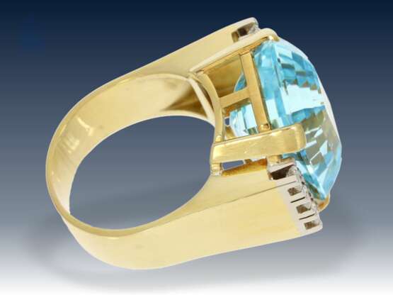 Ring: schwerer und ehemals sehr teurer Goldschmiedering mit einem exquisitem Aquamarin von ca. 20ct und hochwertigen Brillanten - photo 2