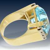 Ring: schwerer und ehemals sehr teurer Goldschmiedering mit einem exquisitem Aquamarin von ca. 20ct und hochwertigen Brillanten - photo 2