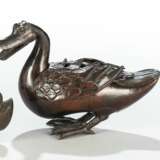 Weihrauchbrenner in Form einer Ente aus Bronze mit schöner Alterspatina, in zwei Teilen gearbeitet - Foto 1