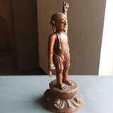 Lackvergoldete Bronze des Buddha als Knaben auf einem Lotos stehend - фото 5
