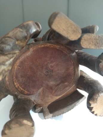 Figur des Arhats Karika auf einem Elefanten aus Bambus mit Korallenzweig auf Holzstand - фото 7