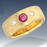 Ring: massiver, sehr schwerer Bandring mit einem Rubin und feinen Brillanten, sehr hochwertige Goldschmiedeanfertigung - photo 1
