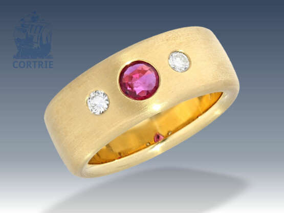 Ring: massiver, sehr schwerer Bandring mit einem Rubin und feinen Brillanten, sehr hochwertige Goldschmiedeanfertigung - photo 1