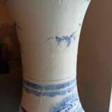 Seltene Vase aus Porzellan mit unterglasurblauem Dekor von Unsterblichen und Knaben - photo 6