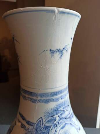 Seltene Vase aus Porzellan mit unterglasurblauem Dekor von Unsterblichen und Knaben - photo 6