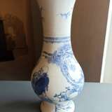 Seltene Vase aus Porzellan mit unterglasurblauem Dekor von Unsterblichen und Knaben - photo 7