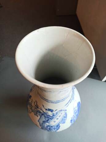 Seltene Vase aus Porzellan mit unterglasurblauem Dekor von Unsterblichen und Knaben - photo 10