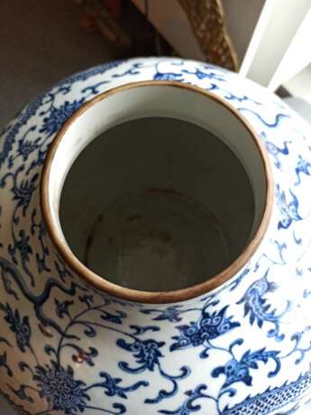 Gebauchte unterglasurblaue Drachenvase aus Porzellan - Foto 6
