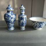 Paar Teller mit unterglasurblauem Dekor mit Szenen aus dem Roman Yangjiajiang (Generäle der Familie Yang) - фото 5