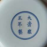 Seltener kaiserlicher Teller aus Porzellan mit Dekor von Pfirsichen und Gitterwerk in Unterglasurblau - Foto 8