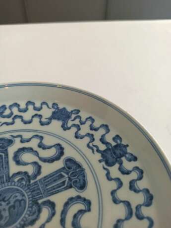 Unterglasurblaue dekorierte Schale mit buddhistischen Emblemen - фото 6