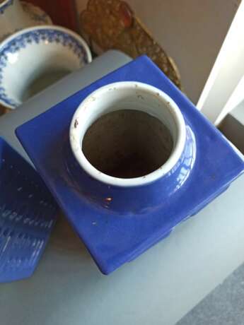 Paar puderblau glasierte 'Cong'-Vasen mit 'bagua'-Trigrammen aus Porzellan - Foto 6