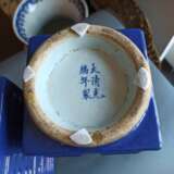 Paar puderblau glasierte 'Cong'-Vasen mit 'bagua'-Trigrammen aus Porzellan - photo 8