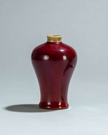 Flambé-Vase in 'meiping'-Form, der Hals hellbeige glasiert - photo 1