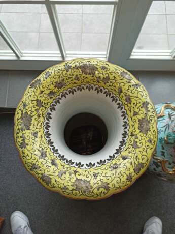 Paar große Bodenvasen im Dayazhai-Stil mit Drachen-Blütendekor auf türkisfarbenem Fond - фото 13