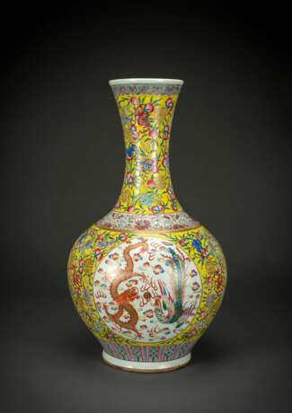 Große Drachen-Phönix-Vase aus Porzellan mit gelbem Fond - фото 2