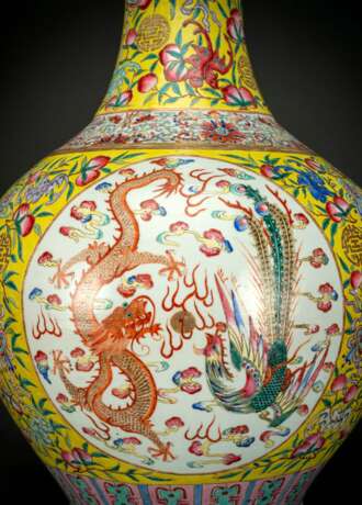 Große Drachen-Phönix-Vase aus Porzellan mit gelbem Fond - photo 7