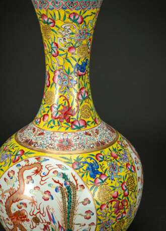 Große Drachen-Phönix-Vase aus Porzellan mit gelbem Fond - photo 8