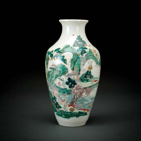Vase aus Porzellan mit 'Famille rose'-Dekor - photo 1