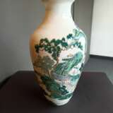 Vase aus Porzellan mit 'Famille rose'-Dekor - Foto 6