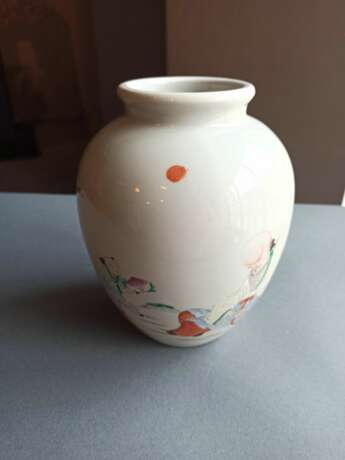 'Famille-rose'-Vase mit Shoulao und Dienerknabe - photo 3