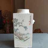 Vierseitige Vase aus Porzellan in 'cong'-Form mit Landschaftsmalerei und Darstellung eines Gelehrten von Jin Gao - photo 5