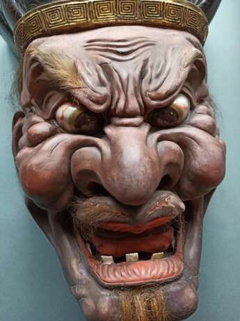 Sehr große Maske des Höllenrichters Enma aus Holz mit Lackauflage, Fassung und Vergoldung - фото 4