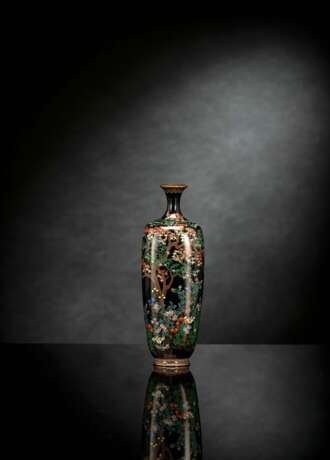 Cloisonné-Vase mit nachtblauem Fond und Ahornnbaum mit Vögeln - Foto 1