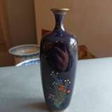 Cloisonné-Vase mit nachtblauem Fond und Ahornnbaum mit Vögeln - Foto 3