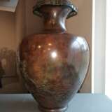 Feine Vase aus Bronze mit Seeadler in Relief in Silber und farbigem Metall, die Augen in Gold eingelegt - photo 6