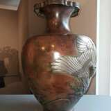 Feine Vase aus Bronze mit Seeadler in Relief in Silber und farbigem Metall, die Augen in Gold eingelegt - Foto 8