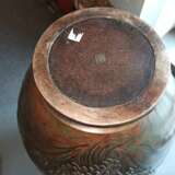 Feine Vase aus Bronze mit Seeadler in Relief in Silber und farbigem Metall, die Augen in Gold eingelegt - photo 10