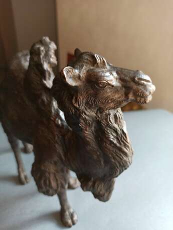 Bronze eines schreitenden baktrischen Kamels - фото 6