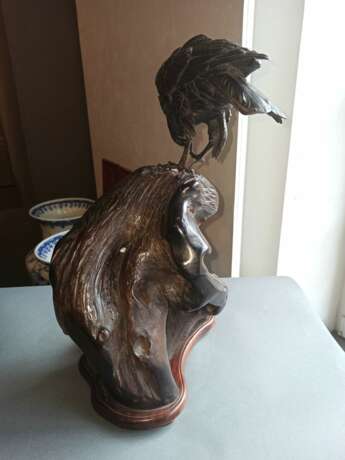 Feine Bronze eines Adlers auf einem Wurzelholzstand - photo 5