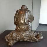 Feine Bronze eines sitzenden Bauern von Udagawa Kazuo - Foto 5