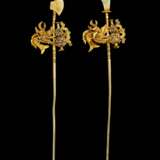 Paar goldene Haarnadeln mit Hellebarde und Axt - Foto 1