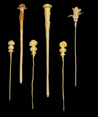 Sechs goldene Haarnadeln in Blütenform - фото 1