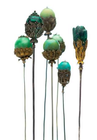 Sieben Haarnadeln aus Silber mit grünen Steinen - фото 2