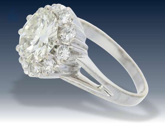 Ring: äußerst hochwertiger Brillantring, hochwertiger Mittelstein von 3,1ct, aktuelle Expertise DHL-Idar Oberstein - photo 2