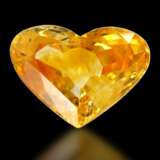Steine: sehr schöner und wertvoller, unbehandelter orange-gelber Saphir in Herzform von 7,29ct, gemmologisches Gutachten - фото 1